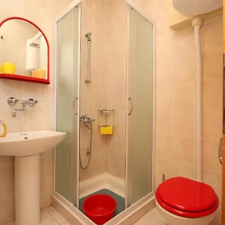 By The Sea Zaklopatica, - 8325 *