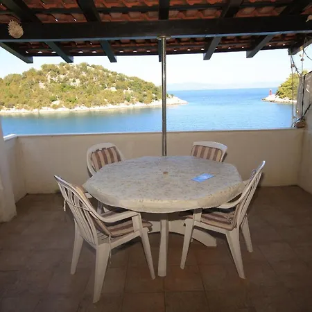 By The Sea Zaklopatica, - 8325 *