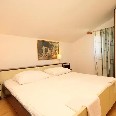 By The Sea Zaklopatica, - 8325 *